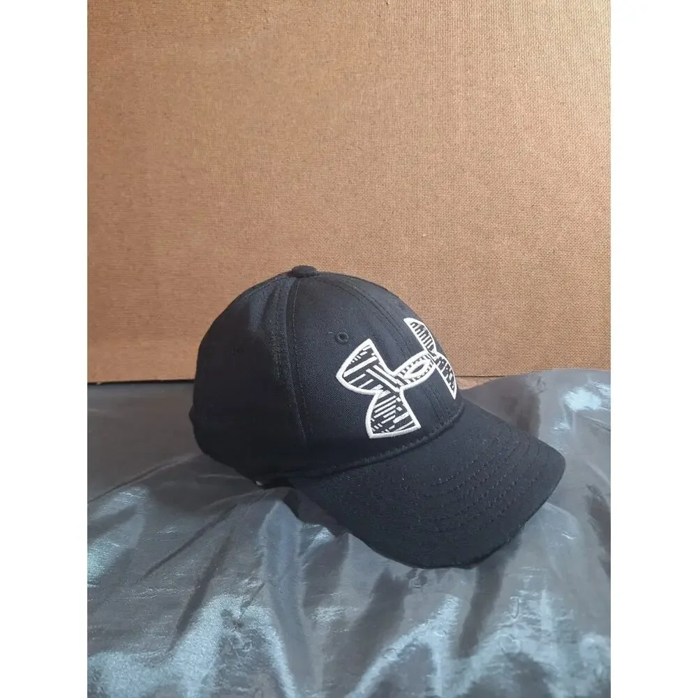 Under Armour Fitted Youth Black Embroidered Baseball Cap Size S/M
